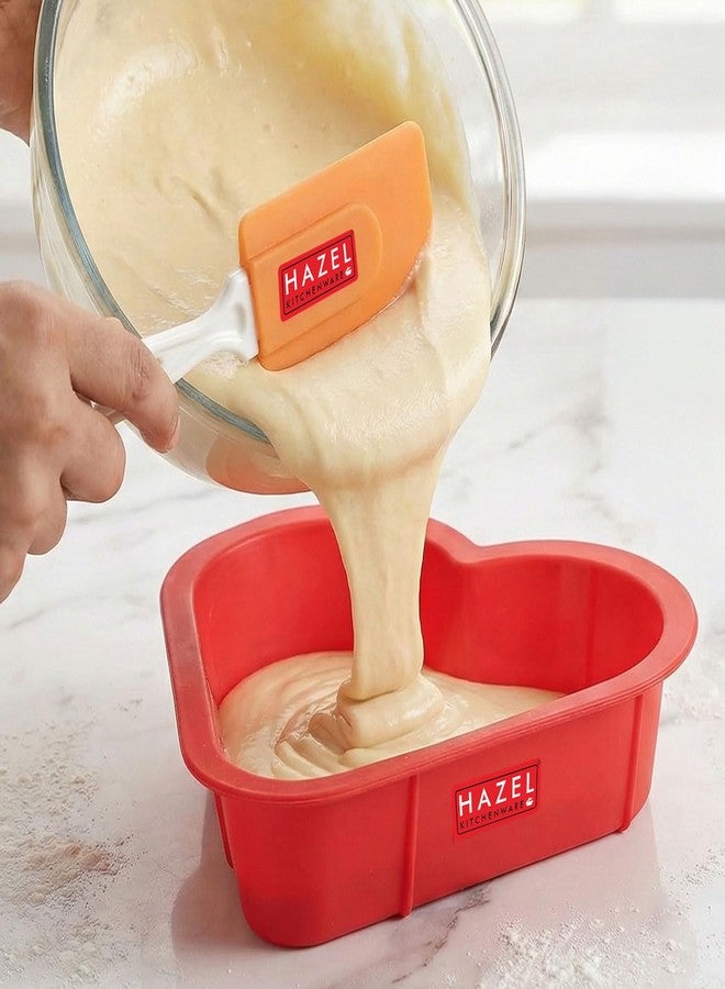 هايزل قالب كيك صغير من السيليكون على شكل قلب أحمر من هازل، مناسب لنصف كيلوغرام، مع ملعقة برتقالية. - Image 1